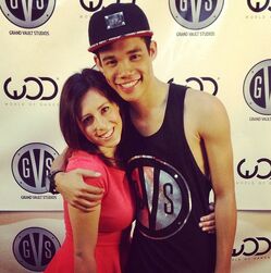 Roshon-fegan-with-fan