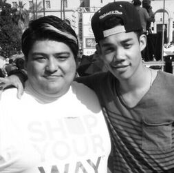 Roshon-fegan-black-and-white-with-fan