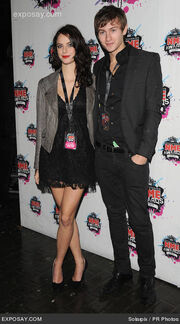 Kaya-scodelario-and-elliot-tittensor-1bCcS7