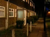 6WindsorFront.jpg (107 KB) The house seen from the front in Series 2
