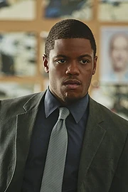 Marcus Bell en las tres primeras temporadas.