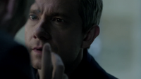 Sherlock 3x3 Magnussen da toques en la cara a John