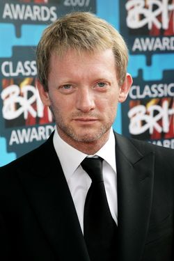 Douglas Henshall - Wikipedia