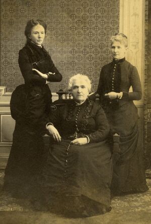 Isabel Dearborn Hazzen (right), with Adelia Joy and Frances Shimer.