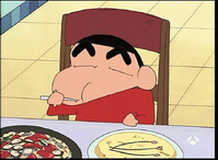 Shin chan poniéndose morado a base de tortilla