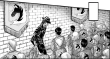 Kenny dando un discurso a los miembros del escuadrón.