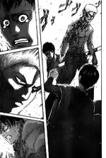 Reiner se pone al frente de Bertholdt para defenderlo