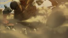 Titan acorazado atacando