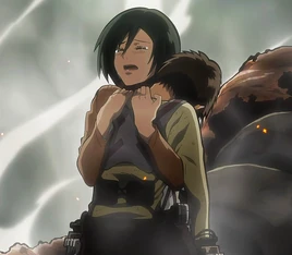 Mikasa llora al tener a Eren en sus brazos