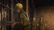 Armin, Levi und Hanji vor der Zelle