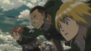 Armin observa la pelea entre Eren y Reiner.