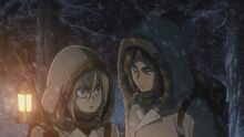 Historia et Ymir durant leur entraînement d'hiver