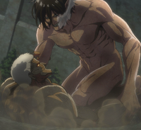 Eren sitzt auf dem kolossalen Titan