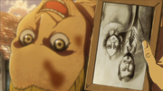 Le titan ressemblant à la mère de Conny