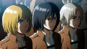 Rico, Armin et Mikasa au procès d'Eren
