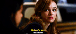 Cisco and Caitlin share a moment
