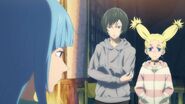 Mai and Momo look at Kasumi eating noodles