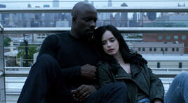 Defenders-luke-cage-jessica-jones-romance
