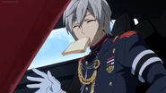 Shinya waving at Guren