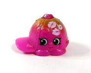 Kissandra Cap toy