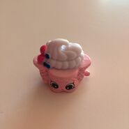 Gerty Waffle Cup toy