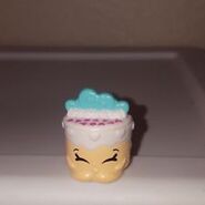 Charlotte Heart Cake toy