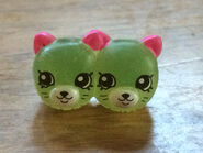 Earring Twins mini bag toy