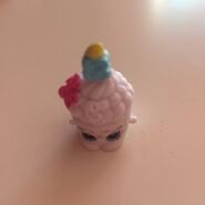 Sally-Brate Cupcake toy