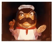 V11vgqzm.jpg (4.37 MB) 1st Gen Portrait Animatronic (1977-1978)