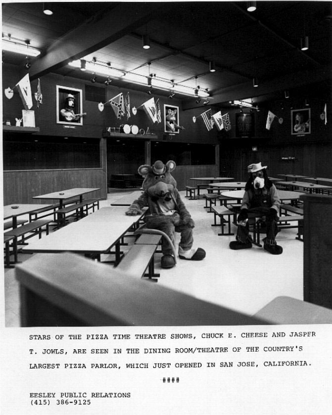 Chuck E Cheese Costumes Showbiz Pizza Wiki Fandom Chuck E Cheese Costumes Showbiz Pizza Wiki Fandom