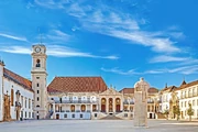 Photographie de la façade de l'Université de Coimbra au Portugal qui a servi de modèle pour la modélisation de l'Ecole navale