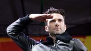 "adam-levine-salute-cheat yjwv4j.jpg"