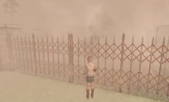 Хизер перед запертыми воротами парка в Silent Hill 3