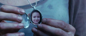 Sharon's photo in Rose's locket.