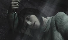 Angela con su cuchillo.