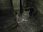 La tarjeta encima de la silla de ruedas.