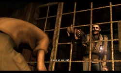 Alex le ofrece el muñeco de Robbie a Josh.