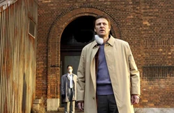 Chris y Thomas Gucci buscando a Rose.