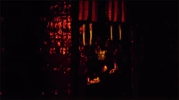 Las piernas colgantes en la escena inicial de Silent Hill 3.