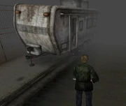 James fuera de la caravana.