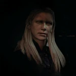 Клаудия смотрит на Хизер.