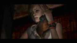 Хизер разговаривает с таинственным незнакомцем по телефону.