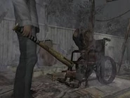 La muñeca quemada entre las cenizas.