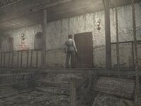 Henry en la entrada del orfanato