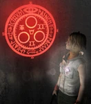 Heather mirando a un punto de guardado en Silent Hill 3.