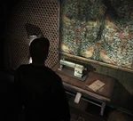 Стол со швейной машинкой в квартире 205