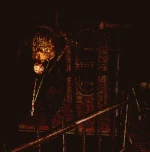 Маятник вращается