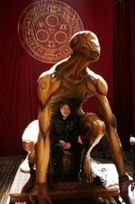 Продюсер Дон Кармоди со статуей Валтиэля