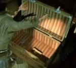 Murphy obteniendo la pistola de oro.