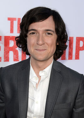 Silicon-Valley-Wikia Josh-Brener 01